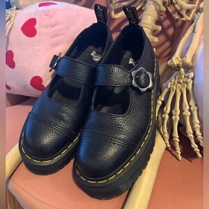 Dr. Marten addina flower Mary Jane’s sz 8
